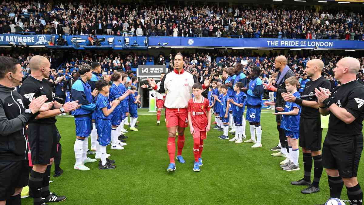 Scorende Van Dijk na titelfeest en erehaag met Liverpool onderuit bij Chelsea