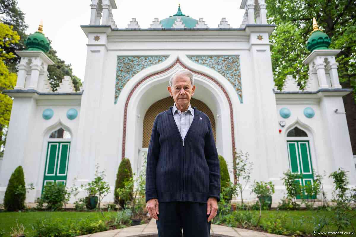 Holocaust survivor attends interfaith VE Day celebration at UK’s oldest mosque