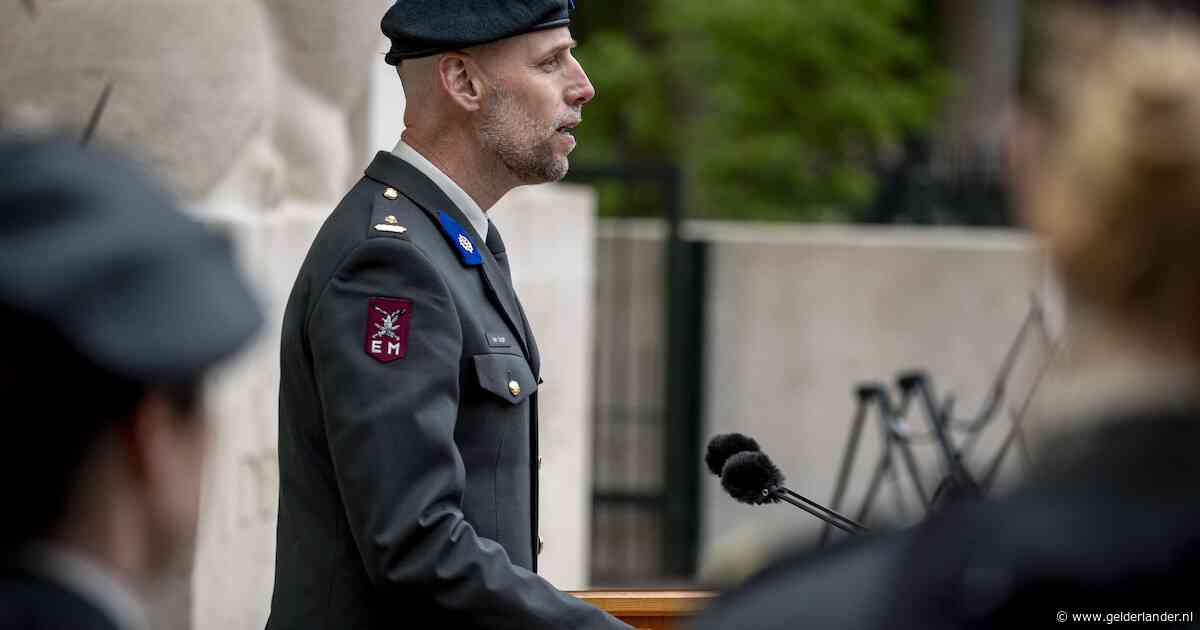 ‘Krijgsmachtboedhist’ tijdens Nationale Dodenherdenking op de Grebbeberg: ‘De wereld is onrustig’