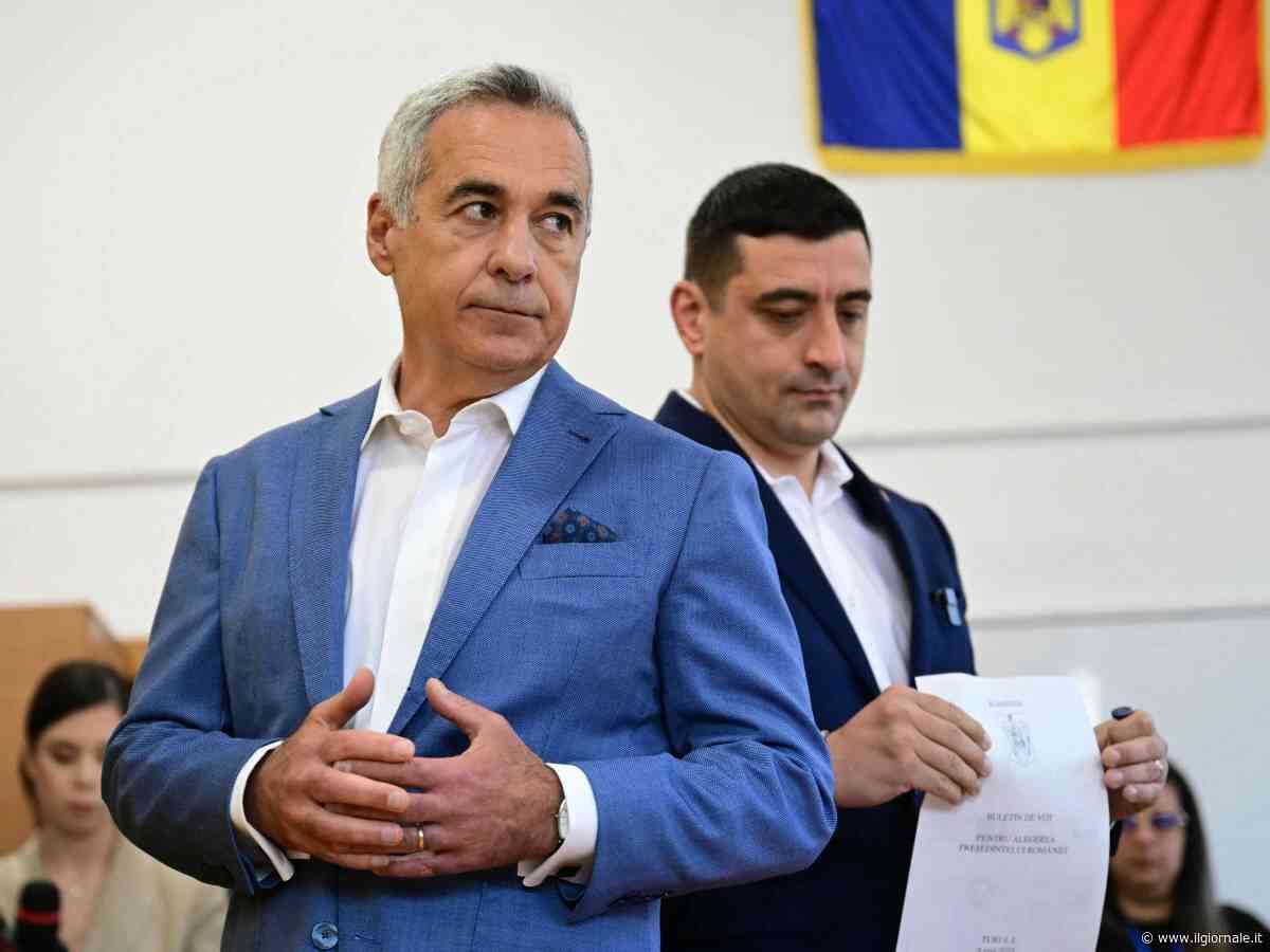 Romania, si va al ballottaggio. Simion in testa: pronto a nominare Georgescu presidente