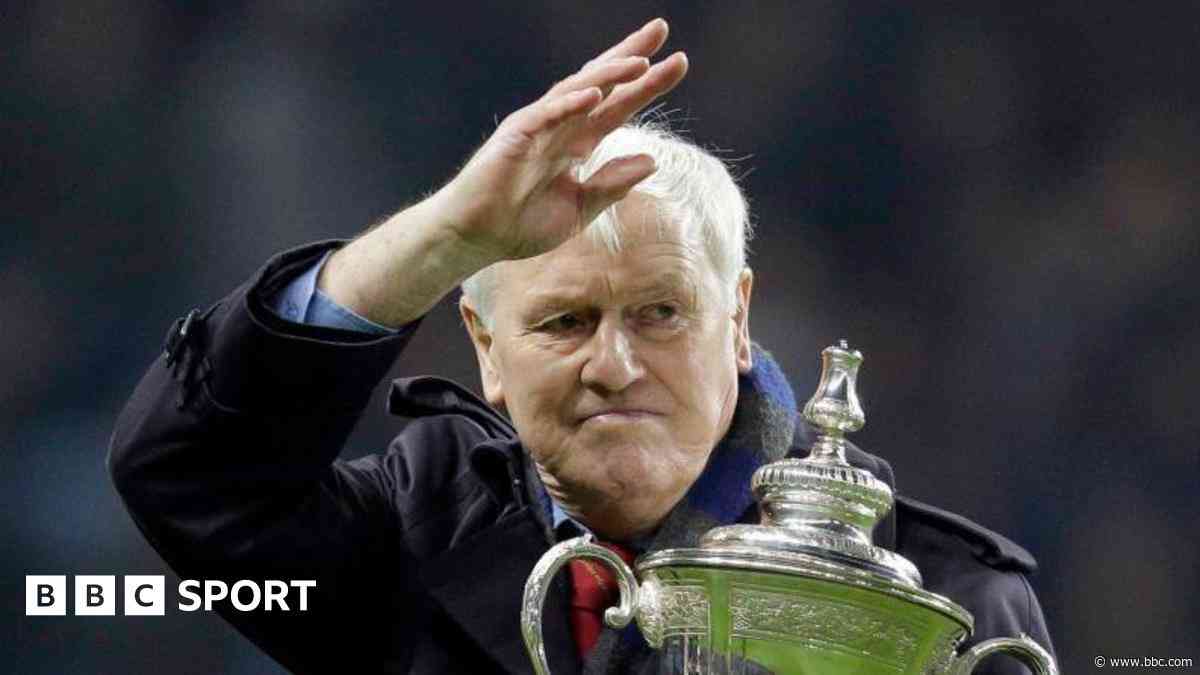NI and Aston Villa legend McParland dies aged 91