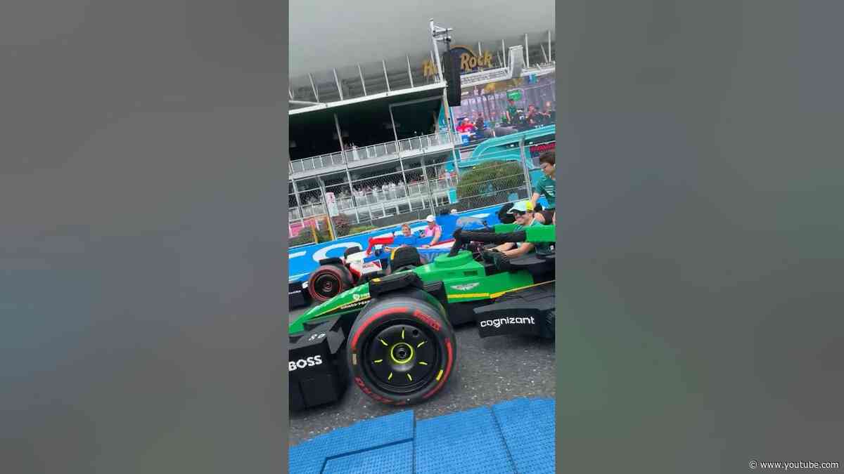 POV you’re Yuki on the Lego #F1 drivers’ parade 🤳#YukiTsunoda  #MaxVerstappen