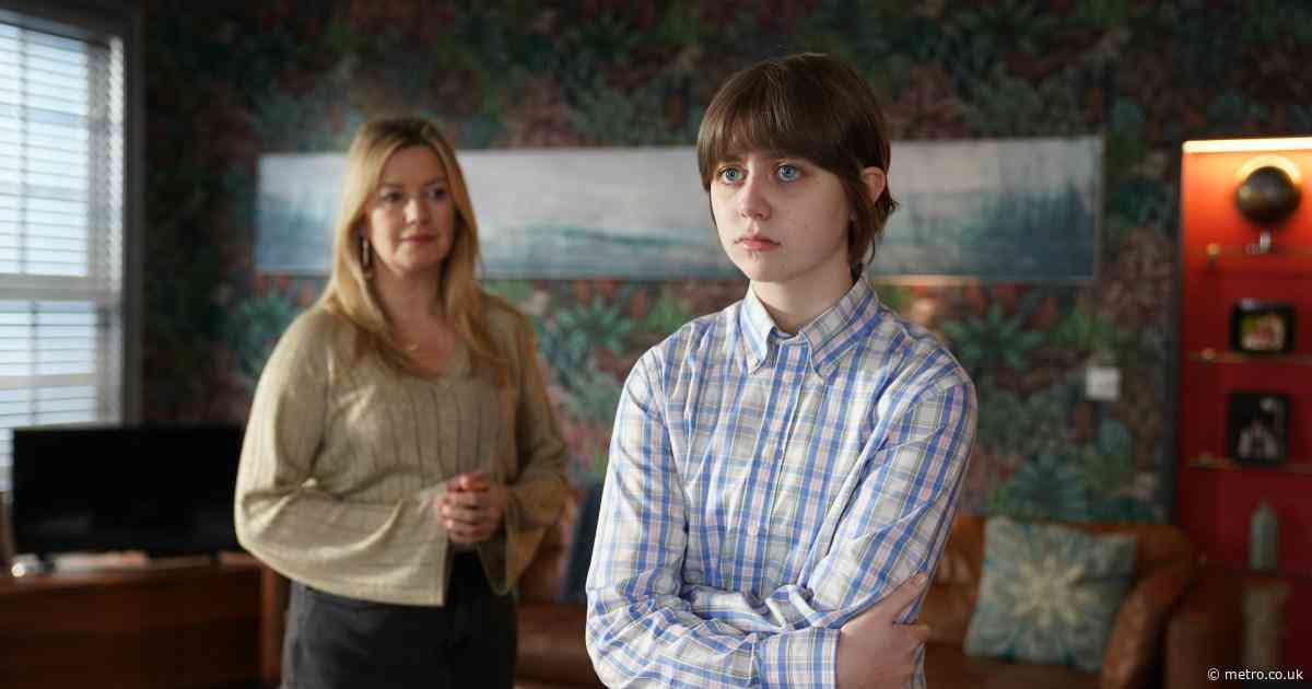 Hollyoaks confirms powerful episode as struggling Ro reaches out for help