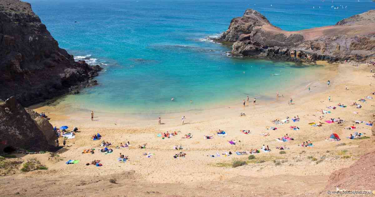 'Chaos' at Canary Island airport as British tourists face 'uncomfortable' scenes