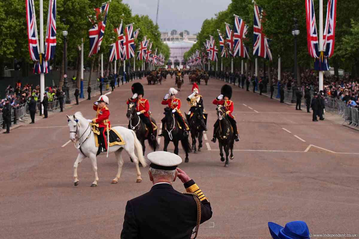VE Day latest: Royals prepare to watch flypast as 80th anniversary procession reaches Buckingham Palace