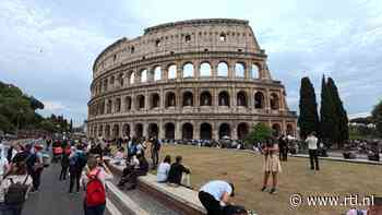 Toerist probeert over hek Colosseum te klimmen, wordt gespietst