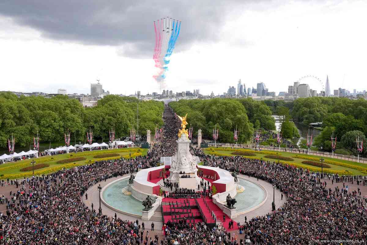 VE Day latest: Buckingham Palace welcomes veterans after royal flypast as UK celebrates with tea parties
