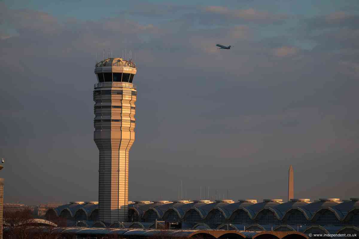 Army pausing flights near DC after two commerical airliners had to abort landings