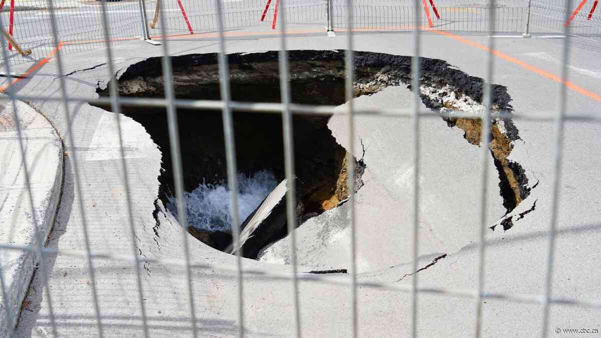 See the car-sized sinkhole that’s opened up in Montreal’s NDG neighbourhood