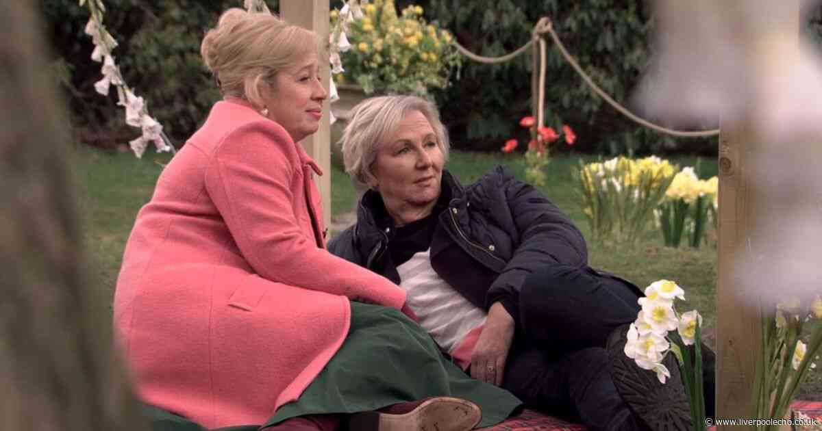 ITV Coronation Street viewers 'sobbing' over 'cruel mistake' after Julie Carp's death