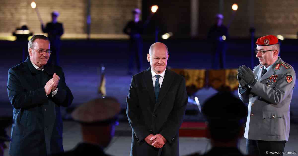 Großer Zapfenstreich: Olaf Scholz verabschiedet sich mit einem Wunsch nach Respekt