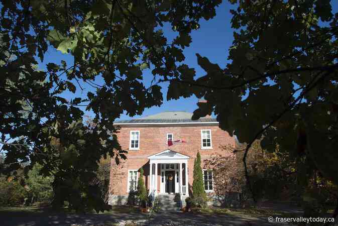 Carney moving into Rideau Cottage while 24 Sussex remains vacant