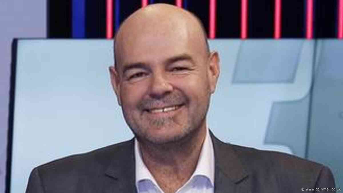 Read the Facebook post that poured petrol on the decades-long feud between an AFL legend Garry Lyon and one of the game's most controversial reporters Mark Robinson