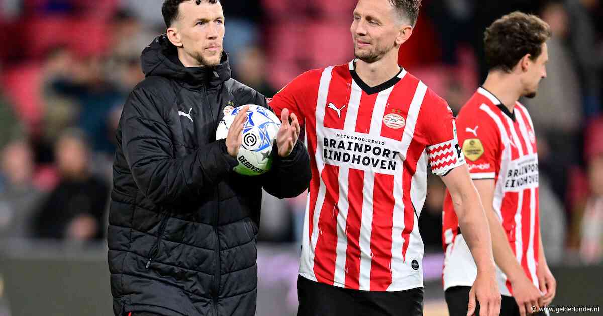 Voetbalpodcast | ‘Dat de toekomst van Luuk de Jong nog onzeker is, helpt niet mee in de kleedkamer’
