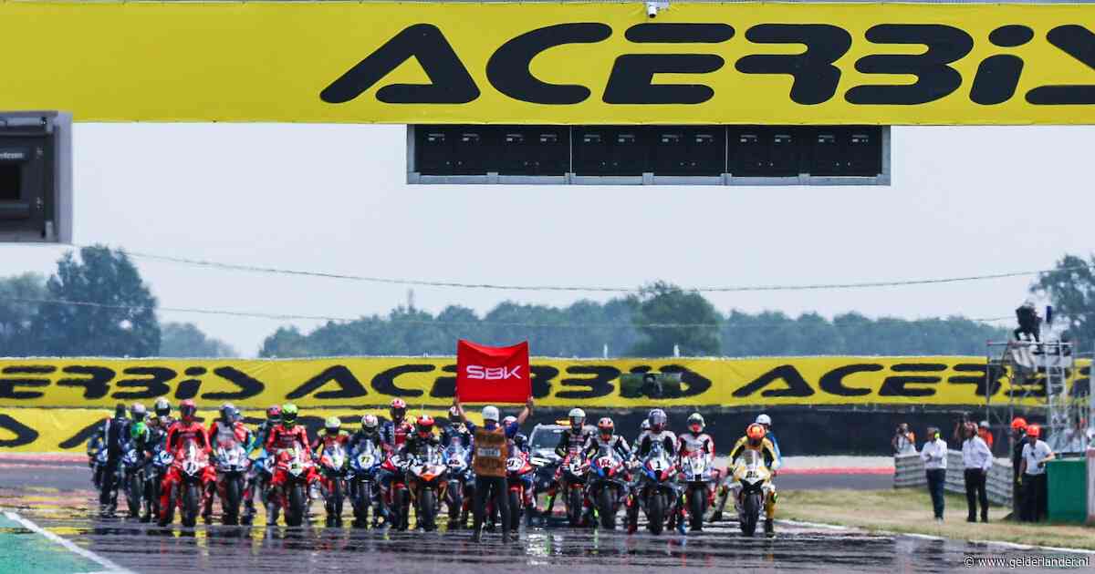 Twee doden bij crash met elf motorrijders op Brits motorcross circuit