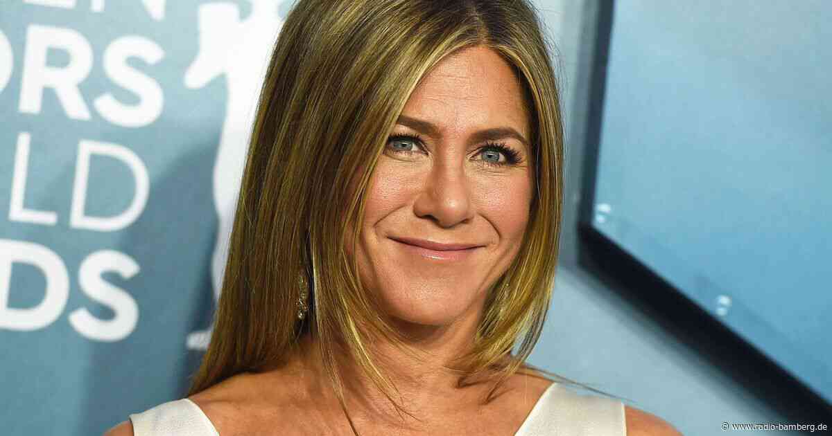 Auto rammt Einfahrtstor zu Jennifer Anistons Villa