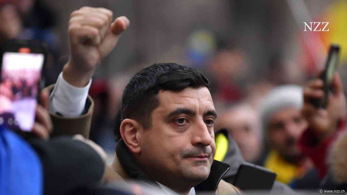 Er begann als Fussball-Hooligan, dann wühlte er als Störenfried 15 Jahre lang die rumänische Politik auf. Jetzt steht er an der Schwelle zur Macht