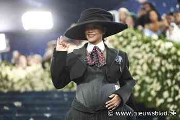 Een babybuik, paraplu’s en streepjes: dit waren de opvallendste outfits van het Met Gala 2025