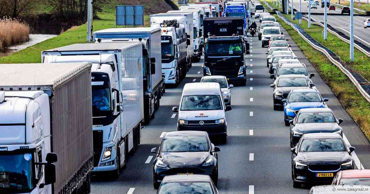 Drukke ochtendspits na meivakantie: ruim 350 kilometer file op Nederlandse wegen