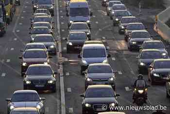 Hinder op E40 richting Brussel ter hoogte van Bertem door afbrokkelende beton van brug