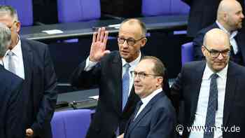 Zehn Liter im Kofferraum: Friedrich Merz bringt seinem Kabinett ein Fass Bier mit