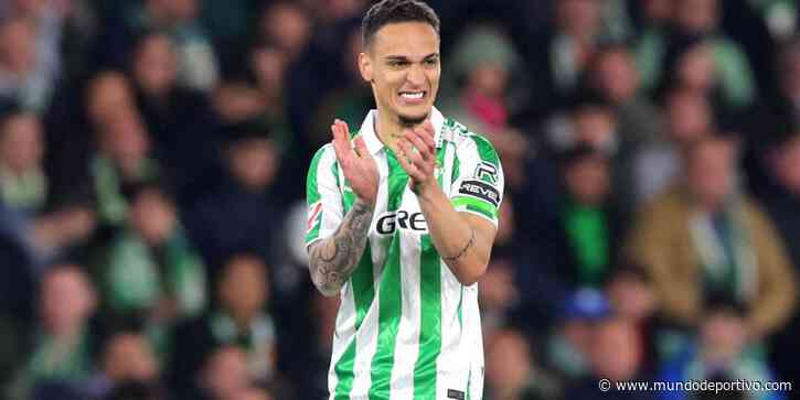 En Inglaterra 'visten' a Antony de rojiblanco