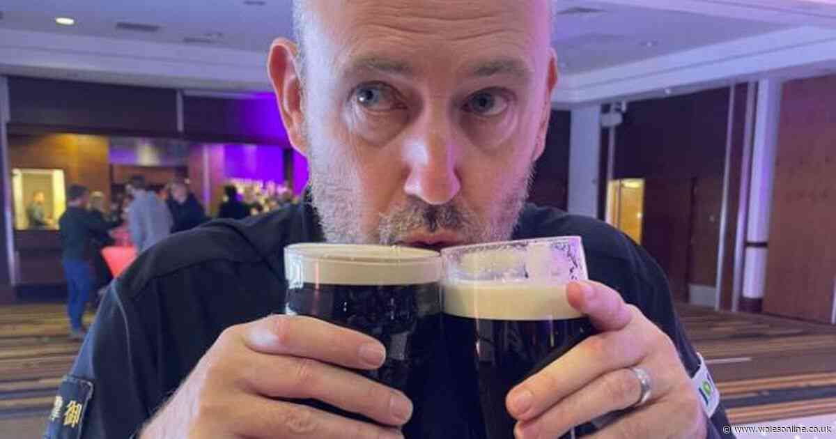 Mark Williams sinks pints and shots and makes Zhao Xintong feelings clear with snap