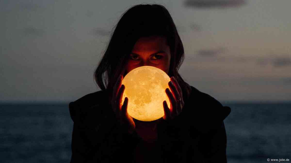 Blumen-Vollmond am 12. Mai: Diese Sternzeichen erfahren endlich die Wahrheit