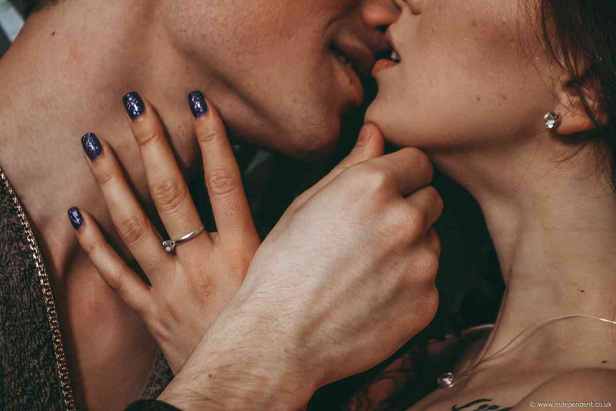 People with coeliac disease can kiss beer drinkers without health concerns, study says