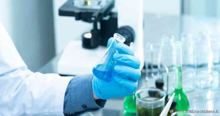 Trump, stop ai fondi sui virus modificati: “Proteggiamo dagli incidenti di laboratorio, come quello che ha causato Covid”