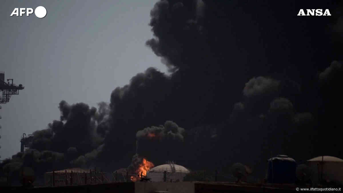 Attaccato con droni Port Sudan: presi di mira un deposito di carburante e l’aeroporto civile – Video