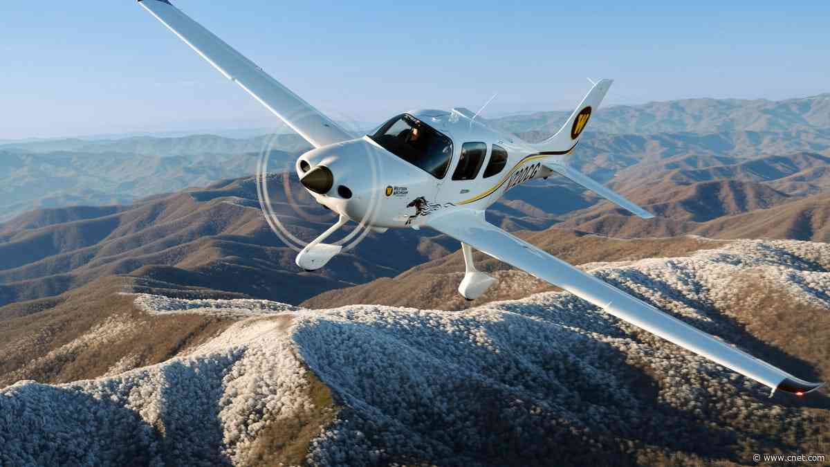 Cirrus G7 Plus Test Flight: I Landed a Plane With One Finger