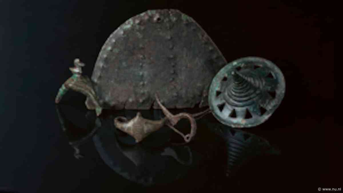 Archeologen vinden 3.000 jaar oude metalen schat op heuveltop in Hongarije