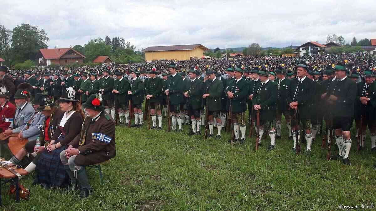 Brauchtum und Heimat: 4.500 Gebirgsschützen feierten Patronatstag in Benediktbeuern