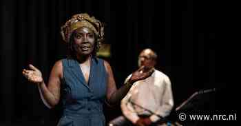 Dankzij de Surinaamse schrijver Anton de Kom krijgt in deze theatermonoloog een geadopteerde vrouw  een gevoel van thuis