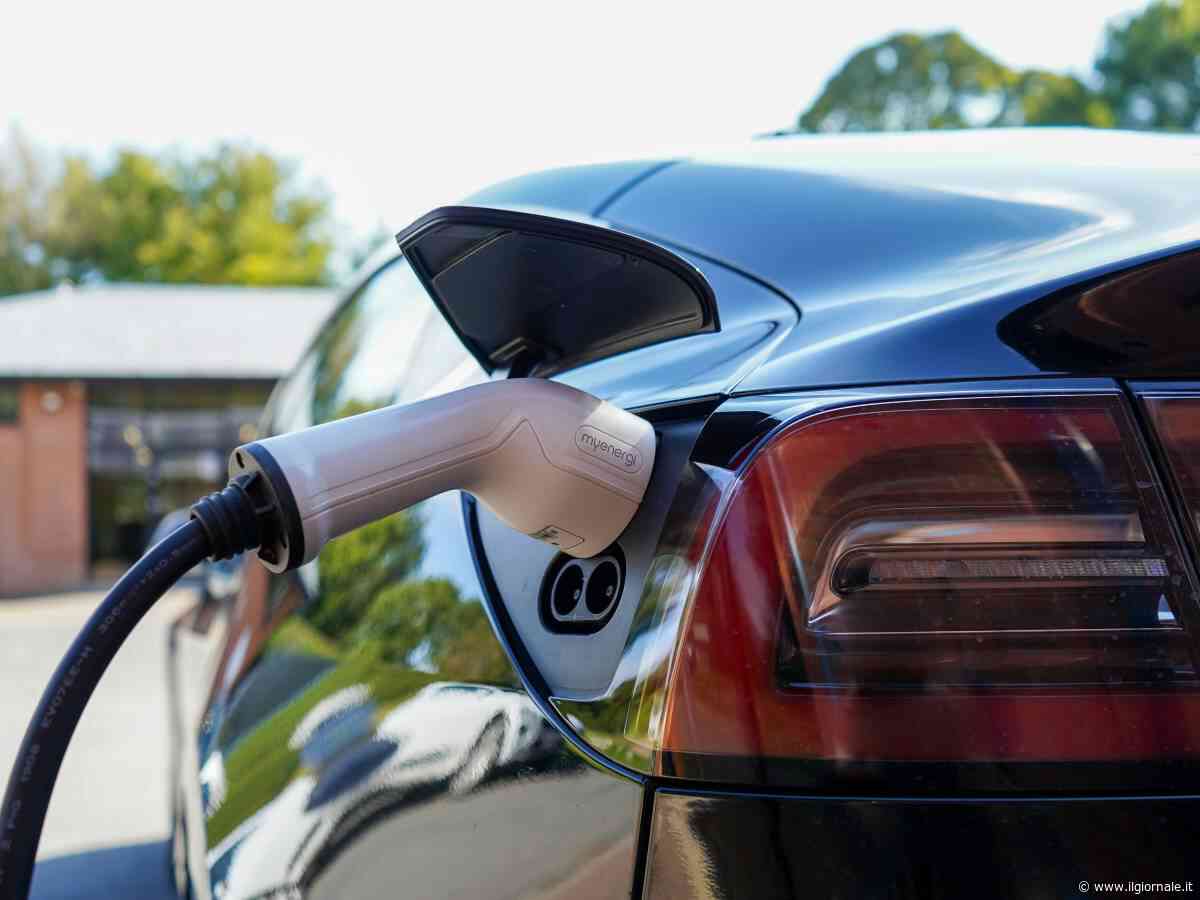 Ora lo dicono pure Elkann e De Meo: "Modificare la strategia Ue per le auto"