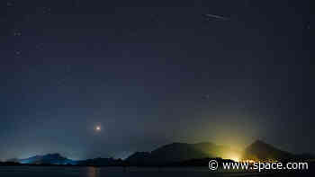Eta Aquarid meteor shower 2025 delights stargazers around the world with dramatic shooting stars (photos)