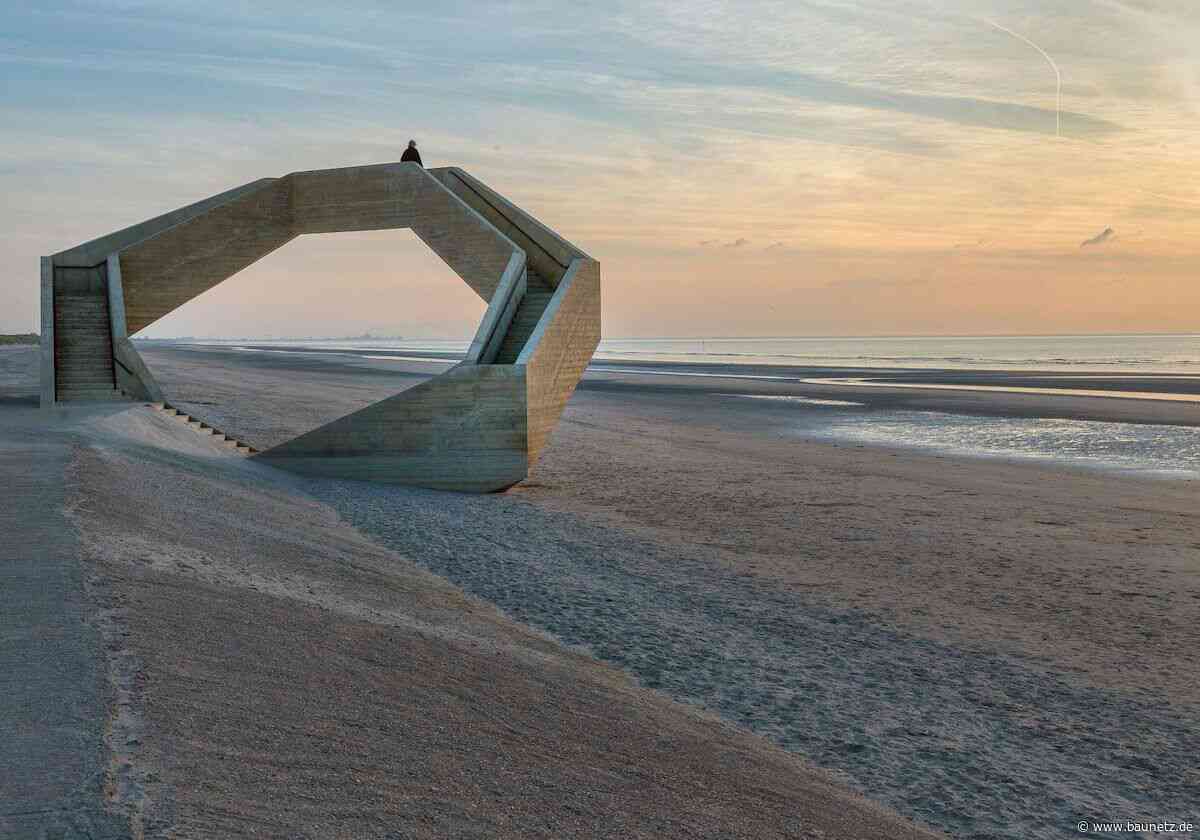 Schleife an der belgischen Küste - Aussichtsplattform von studioMOTO