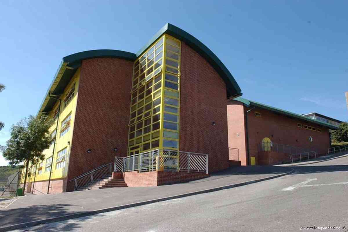 School in lockdown over ‘threatening email’ with pupils urged to stay home