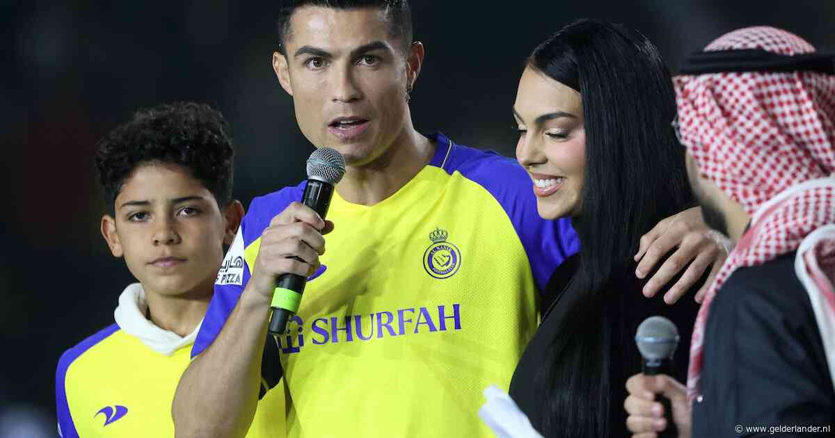Zoon (14) Cristiano Ronaldo jr. voor het eerst opgeroepen voor Portugal: ‘Ik ben trots op je’