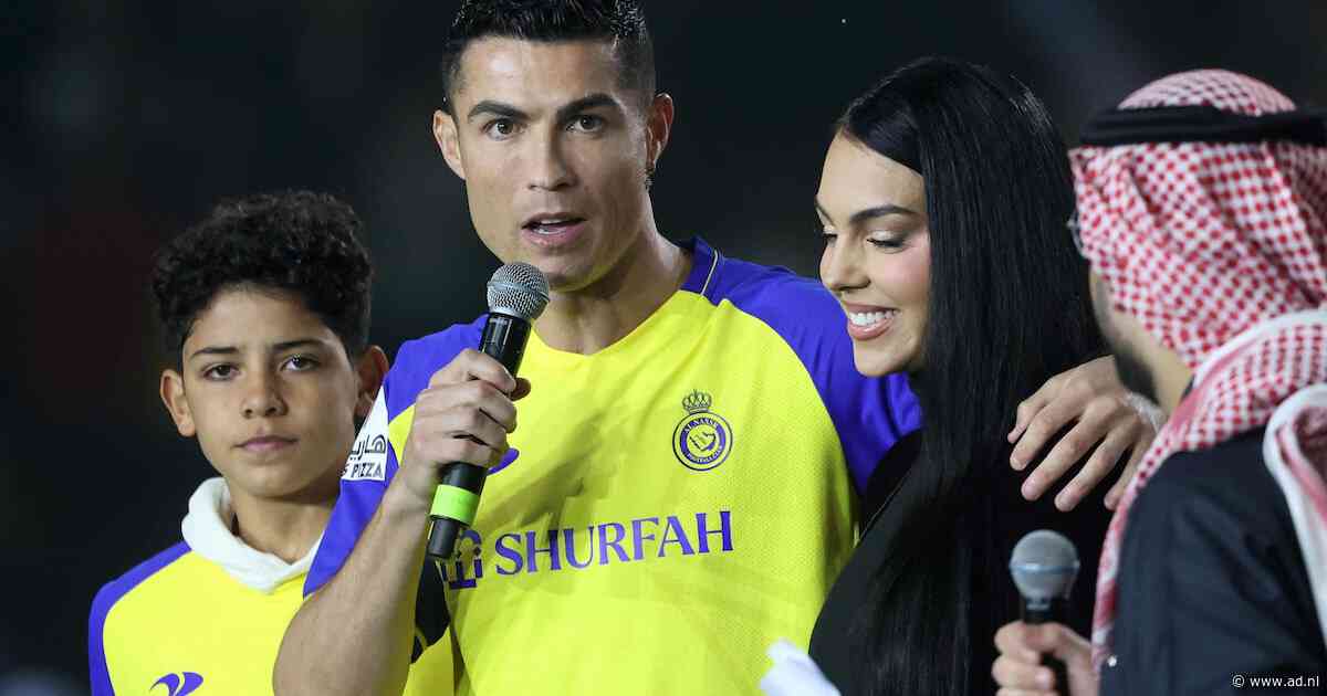 Zoon (14) van Cristiano Ronaldo voor het eerst opgeroepen voor Portugal: ‘Ik ben trots op je’