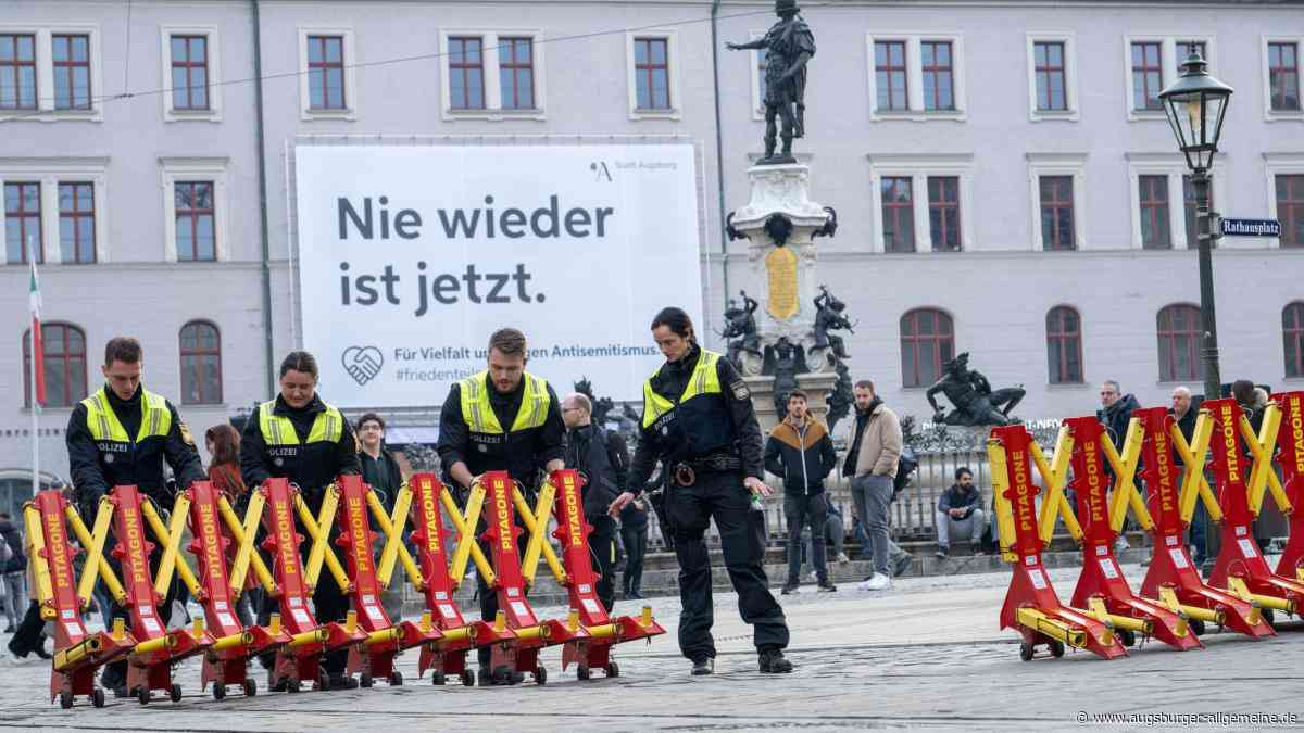 Neues Transparent am Augsburger Rathausplatz