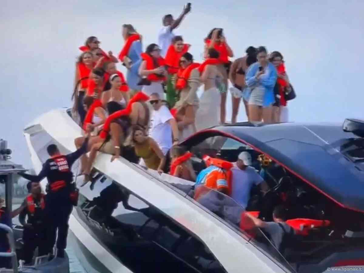 Le naufraghe influencer e i selfie mentre il loro yacht si inabissa