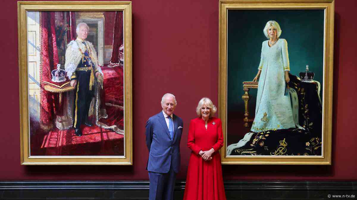 Mit neuen Porträts: Charles und Camilla feiern Jahrestag der Krönung