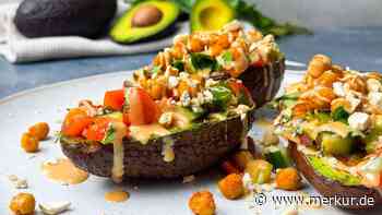 Gegrillte Avocado mit Kichererbsen-Topping – der gesunde Genuss für den Sommer