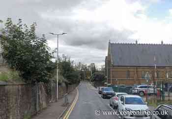 Hunt for witness who saw man ‘throw knife before arrest’