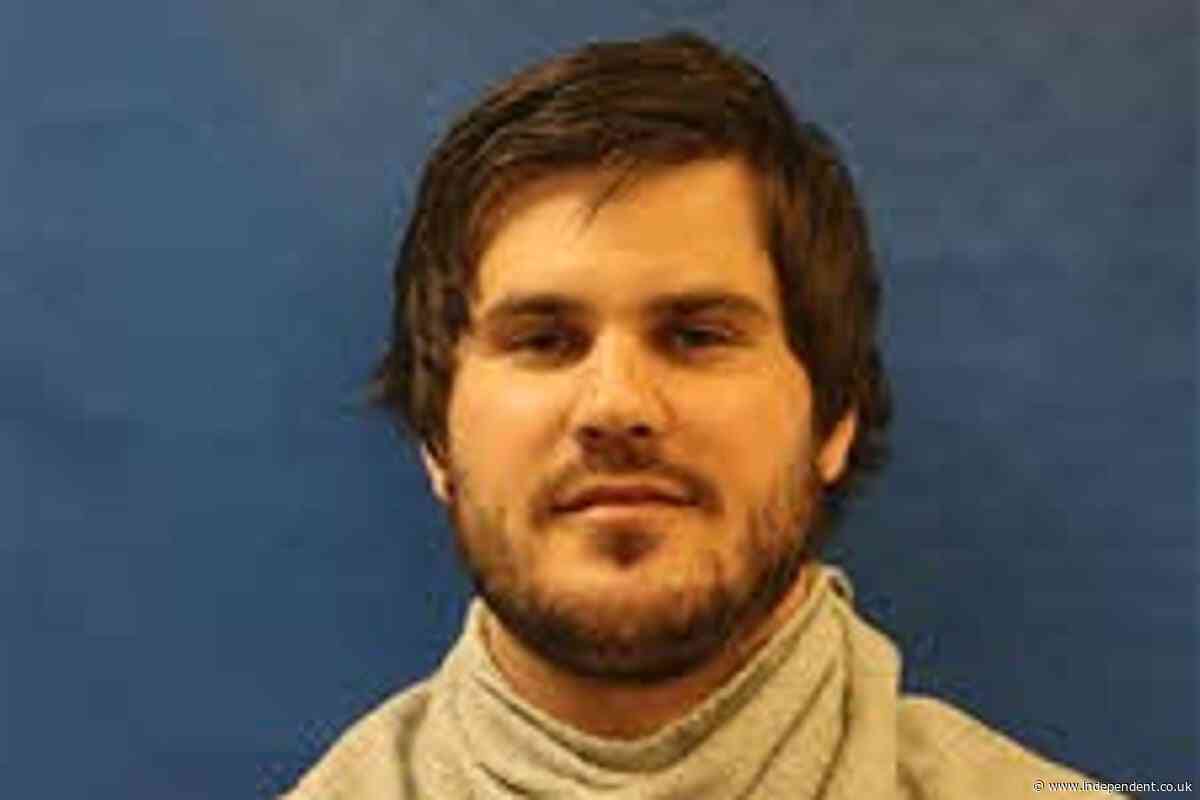 Capital murder suspect free on bond removes his ankle monitor on day of trial and now is missing