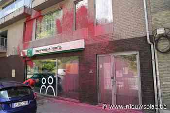 BNP Paribas Fortis dient klacht in nadat pro-Palestijnse actievoerders acht bankkantoren vandaliseren en dreigbrieven achterlaten