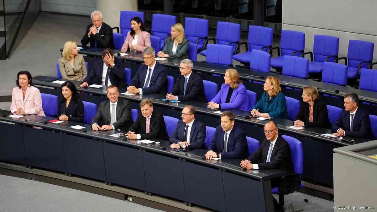 Liveblog zur Kanzlerwahl: ++ Schwarz-rotes Kabinett vereidigt ++