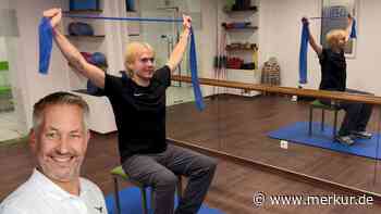 Mit diesen Theraband-Übungen vom Physiotherapeuten bleibt die Schulter beweglich